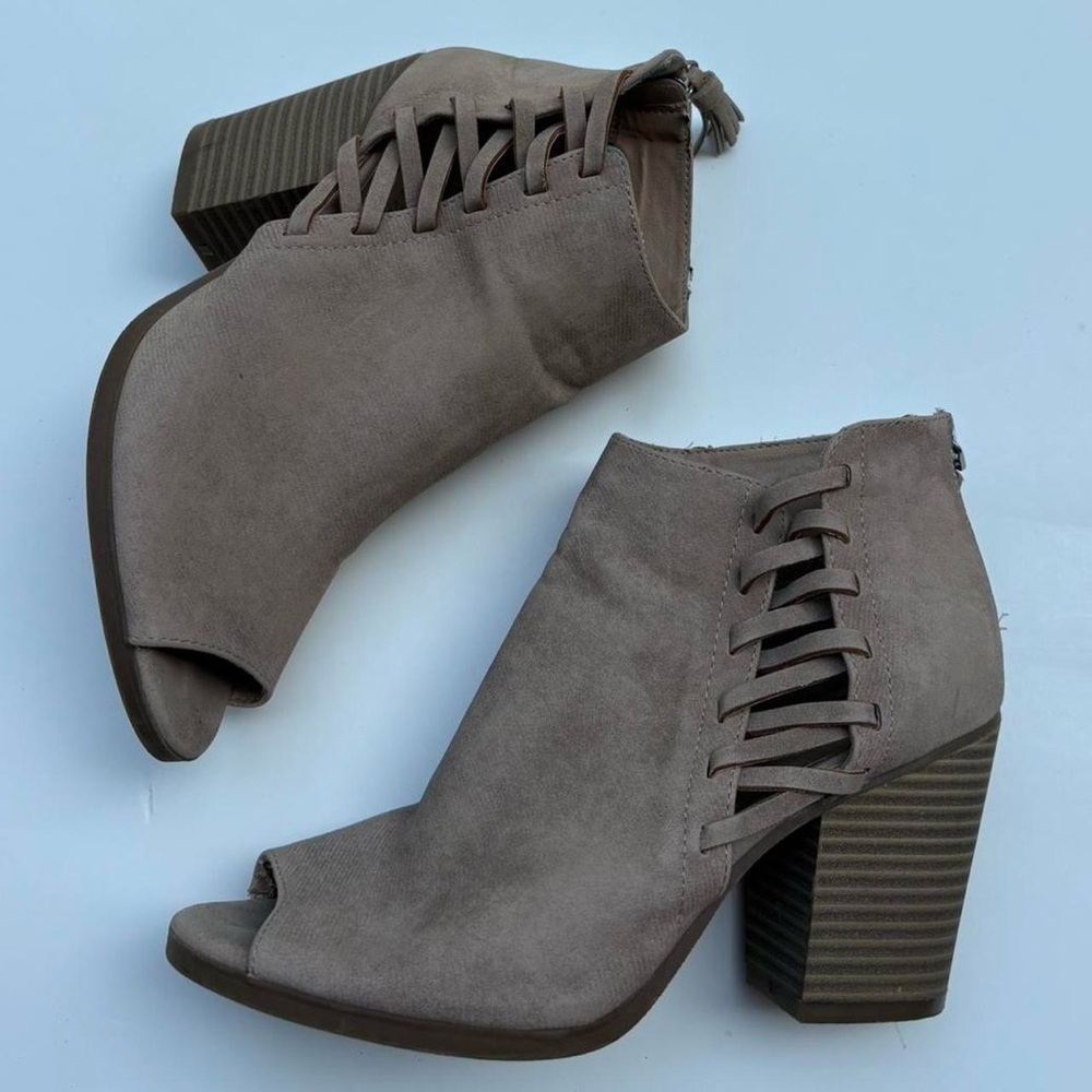 Reaction Kenneth Cole Tan Ankle Booties with Peep Toe - Size 8